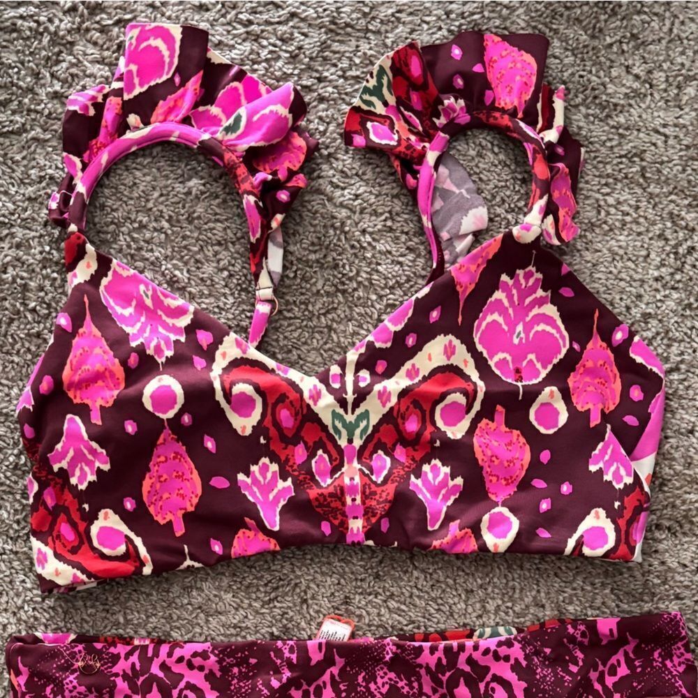 MAAJI Reversible PurplePink Bikini top (XL)